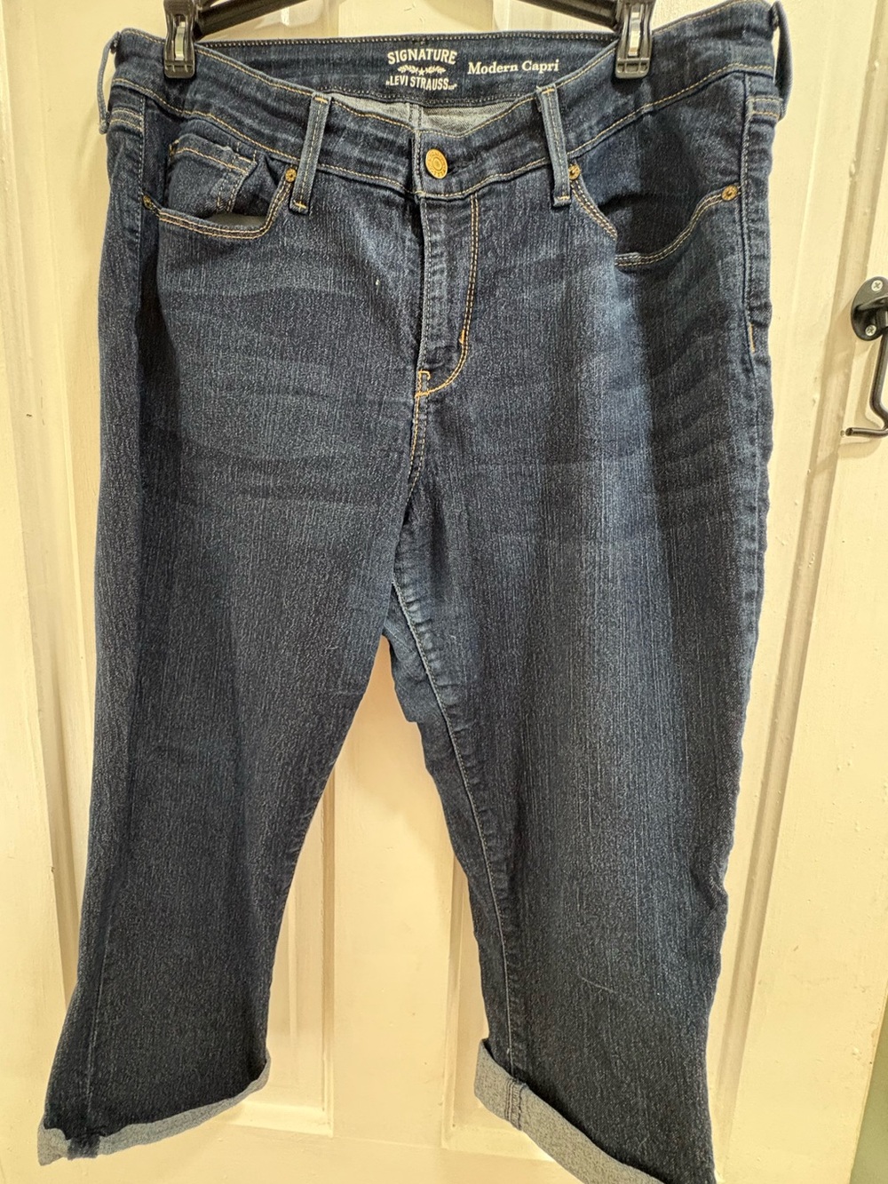 Signature by Levi Strauss Dark Blue Cropped Capri Jeans